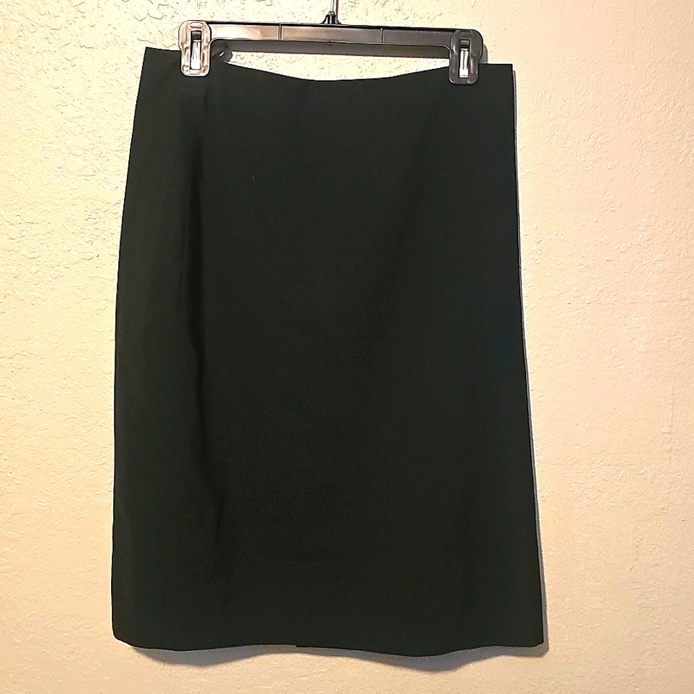 Doc & Amelia Premier Size 8 Womens Servers Skirt Black in color